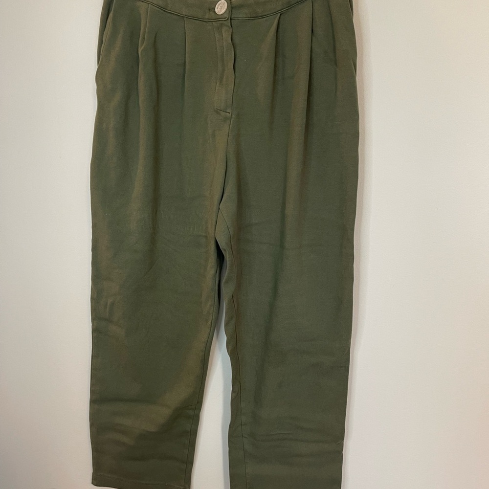 For Days women’s khaki Olive Green pleated natural waist Pants size small
